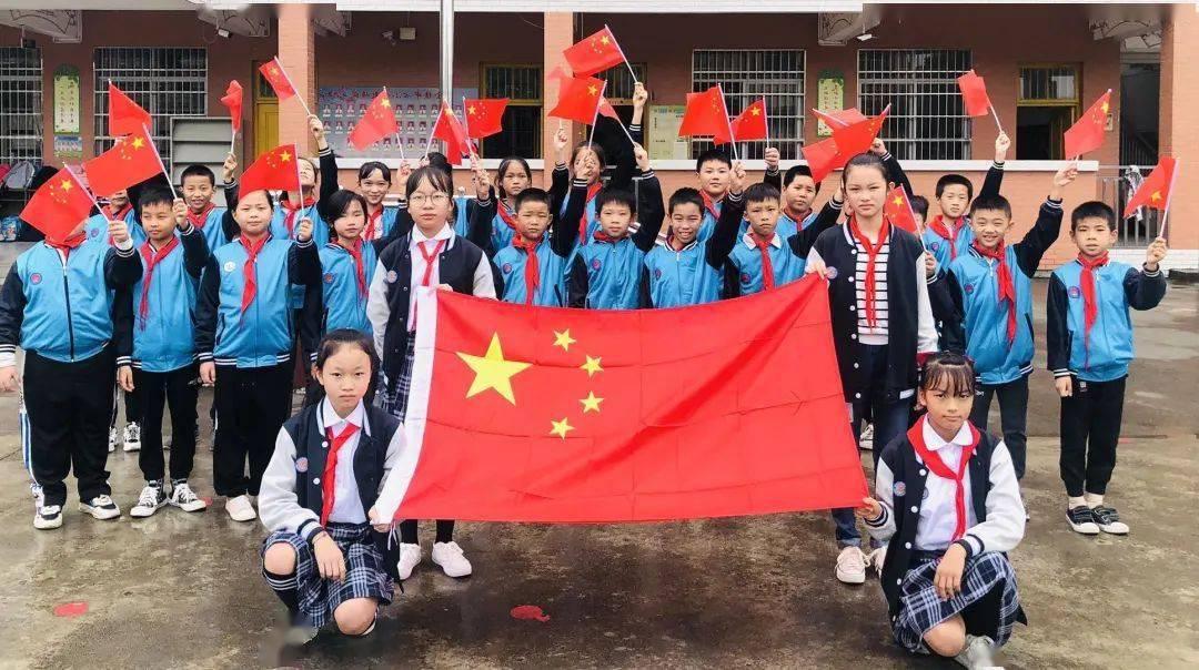 设计凌驾于功能之上的车是什么样子？｜阿维塔12